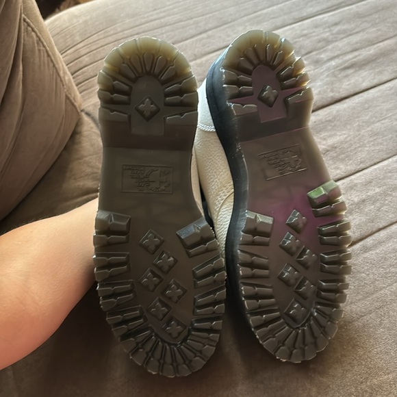 NWOB white Devon heart buckle Doc Martens; size 8 - Picture 4 of 4